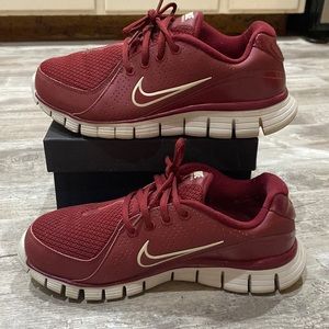 NIKE FREEWALK. Walking shoe
